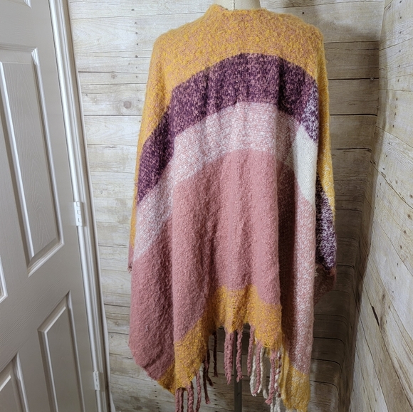 The accessory collective fringe wrap - Picture 3 of 4